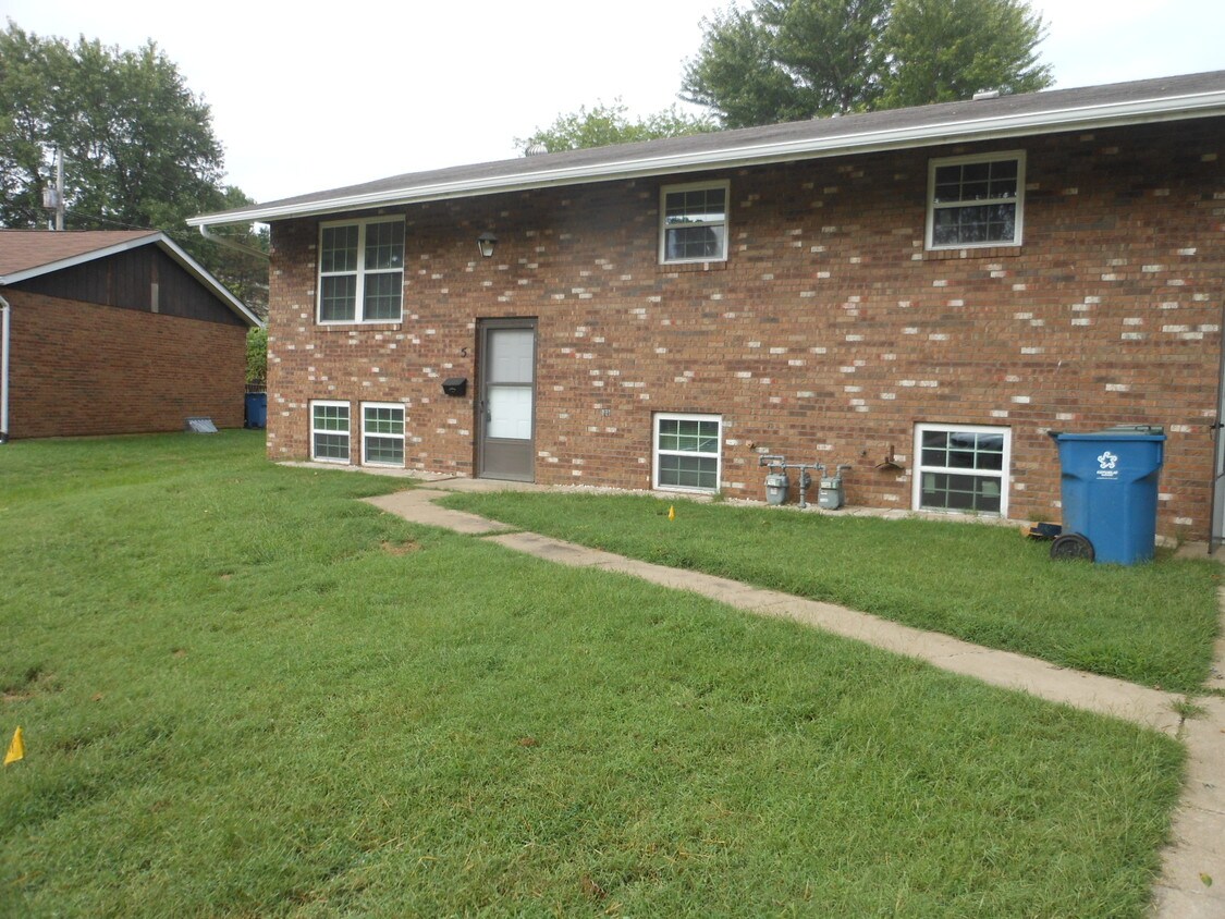 7 Jeri Lynn Ln, Collinsville, IL 62234 Condo for Rent in Collinsville