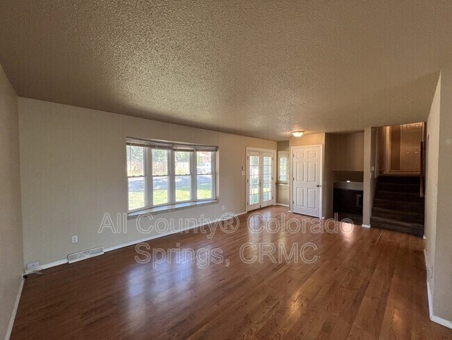 Foto del edificio - 1510 Zaiger Pl