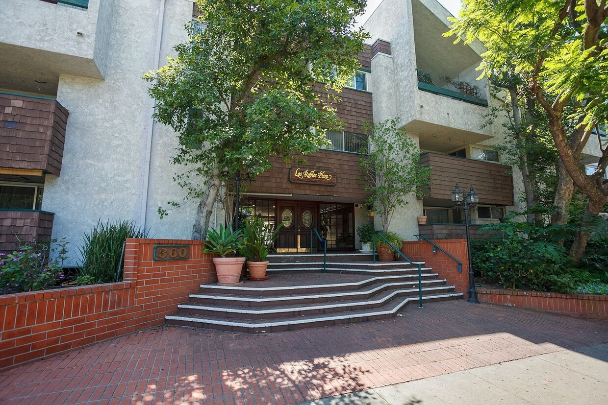 Primary Photo - Newly Renovated 2 Bed + 2 Bath Condo in Pr...
