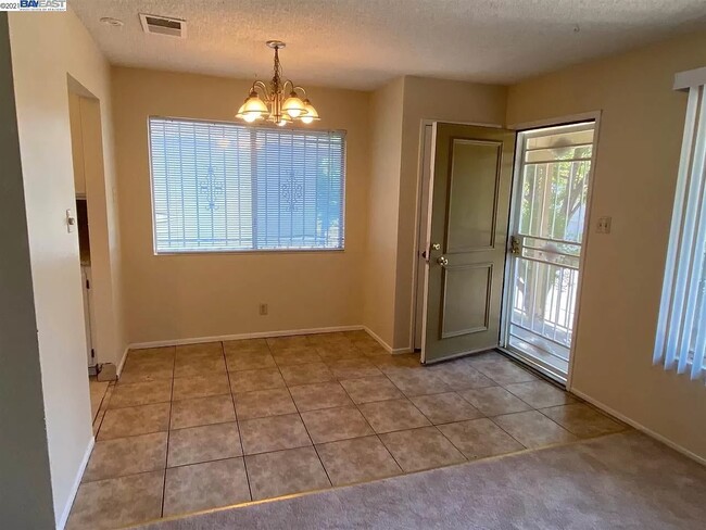 Building Photo - 2212 Peppertree Way