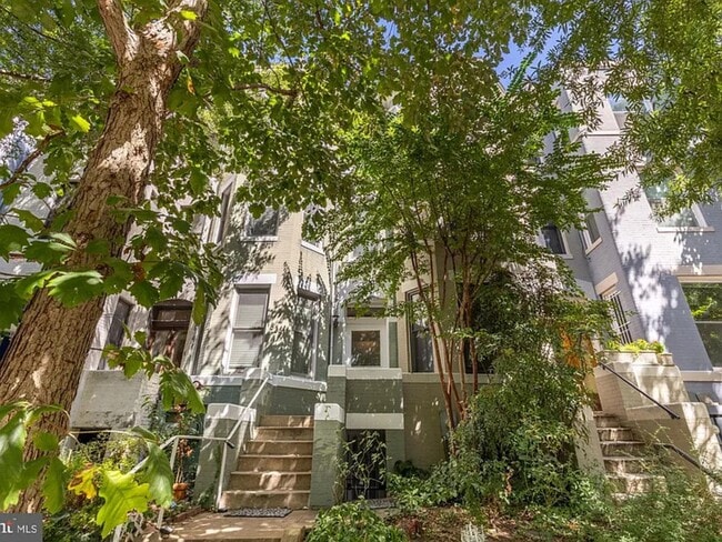 Building Photo - 1835 Mintwood Pl NW