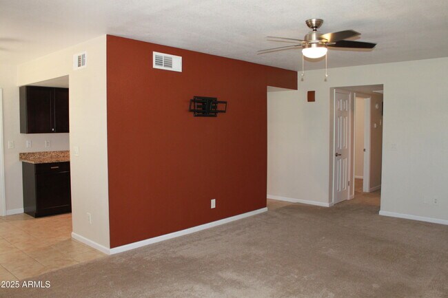 Foto del edificio - 2229 N Recker Rd