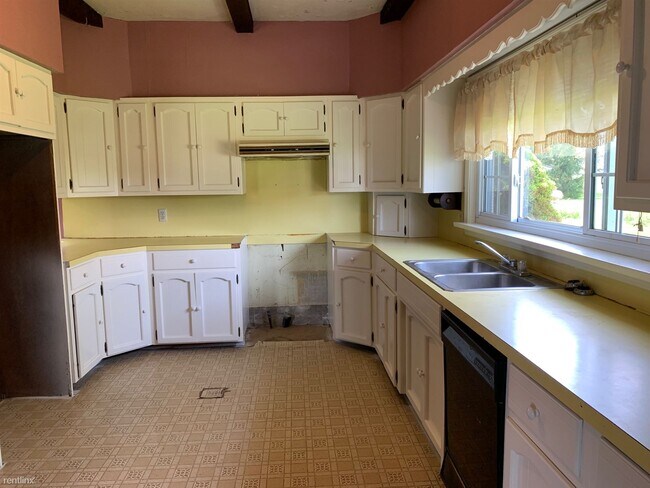 Foto del edificio - 3 br, 1.5 bath House - 3623 New State Rd