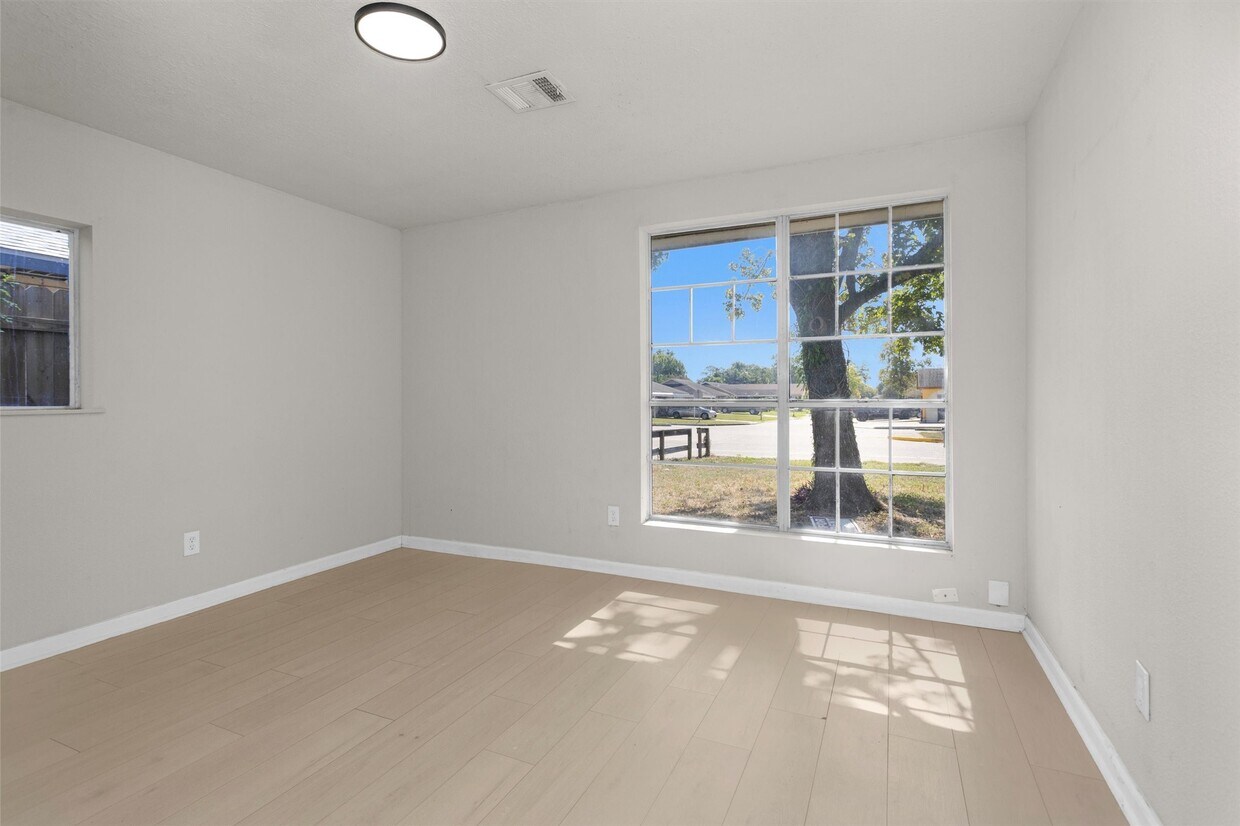 Building Photo - 15225 Woodforest Blvd