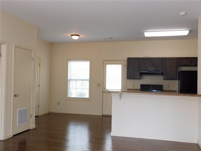 Building Photo - 40 Brentwood Ln