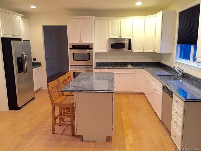 Building Photo - 30 Queens Peak