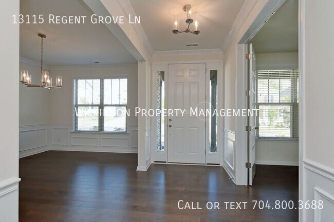 Foto del edificio - Gorgeous Executive Home in Huntersville 5b...