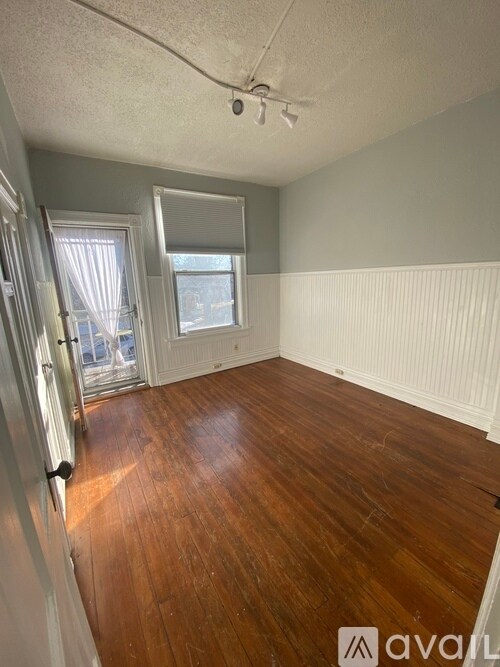 Building Photo - 119 W Maple Ave