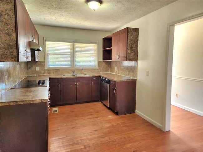 Foto del edificio - 3350 Ridge Rd