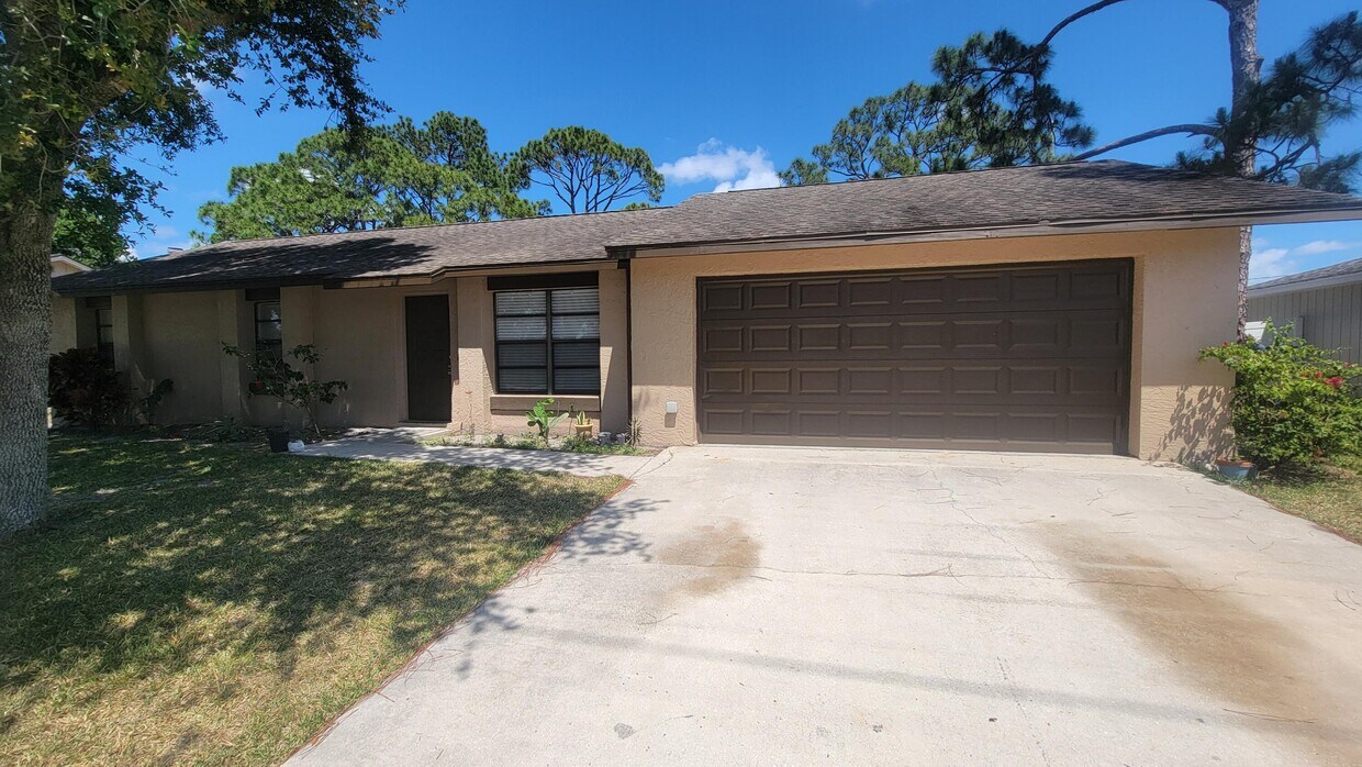 Primary Photo - 1039 Lamplighter Dr NW