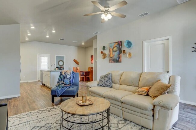 Foto del edificio - Priced to Lease! Beautiful West Lubbock Home with Modern Finishes, All Appliances Included & Acce...