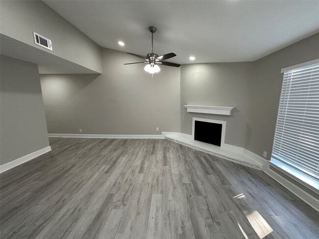 Foto del edificio - 9707 Richmond Ave.