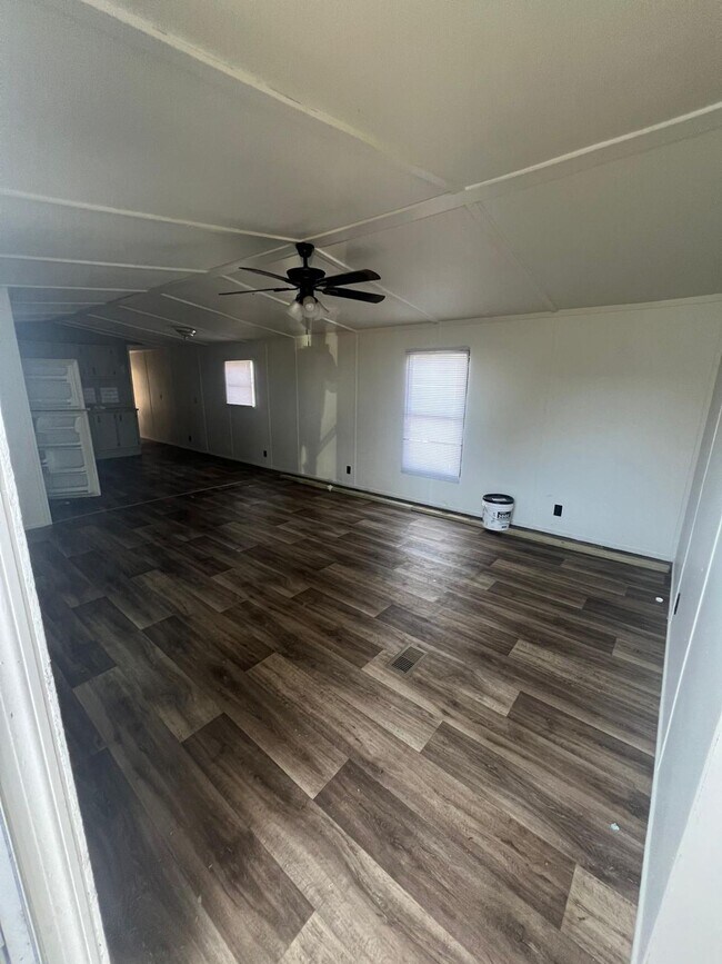 Building Photo - Renovated 2-Bed, 1-Bath Mobile Home