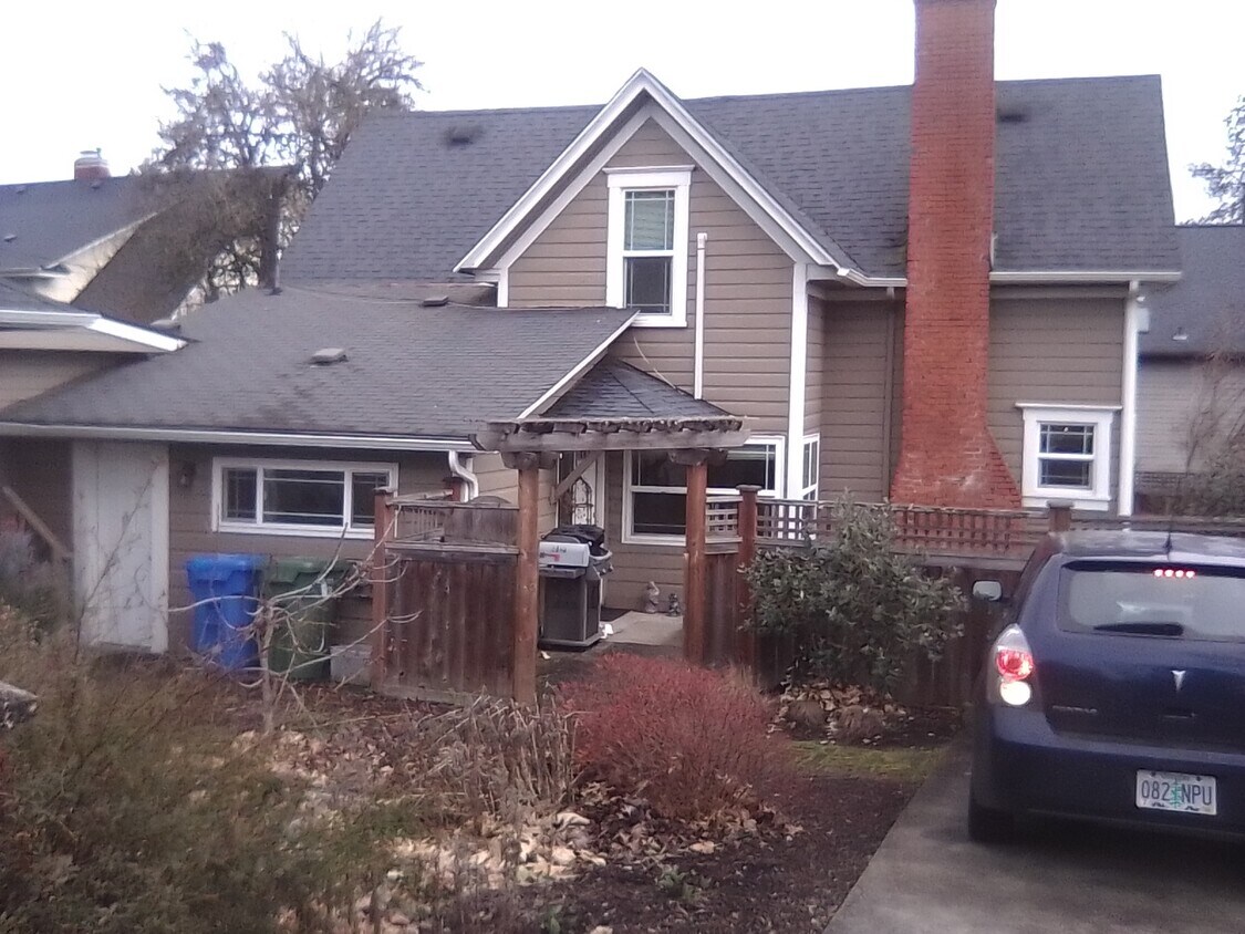 Front View - 2345 Portland St