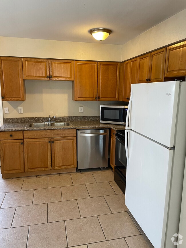 Building Photo - 3329 Golden Dr