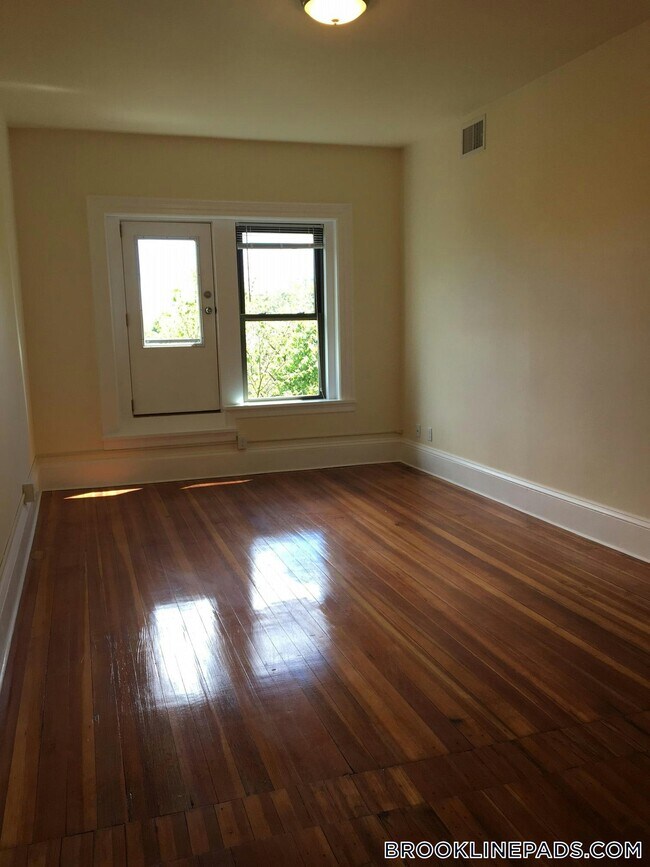 Foto del edificio - 1463 Beacon St