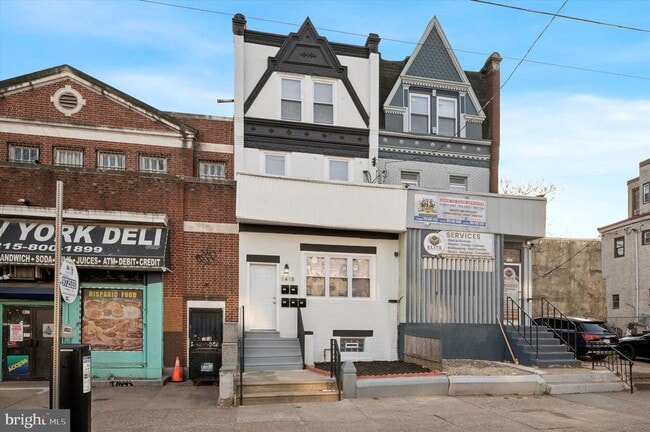 Building Photo - 1418 W Erie Ave