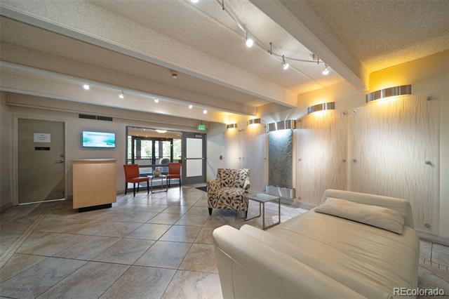Foto del edificio - 777 N Washington St