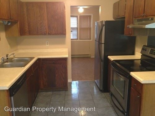 Building Photo - 3 br, 1.5 bath House - 903 Marion St N