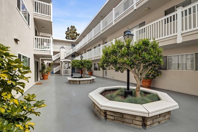 Building Photo - 2411 Prospect Ave