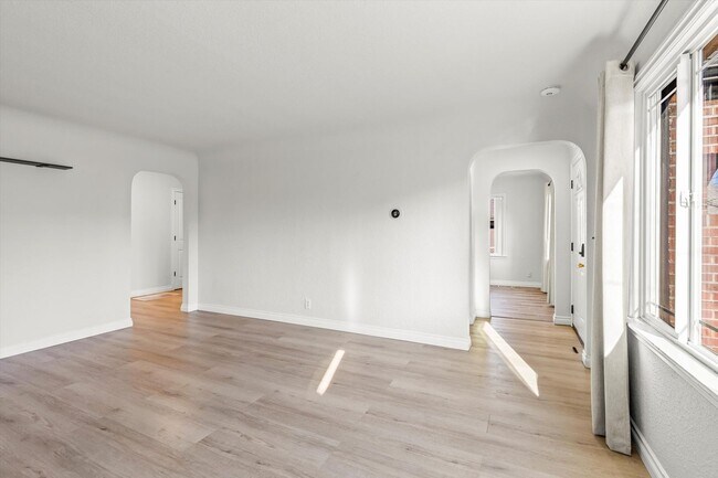 Foto del edificio - Well-Maintained Tacoma Brick home in Convenient Location