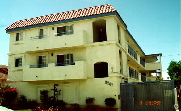 Primary Photo - 8747 Reading Ave
