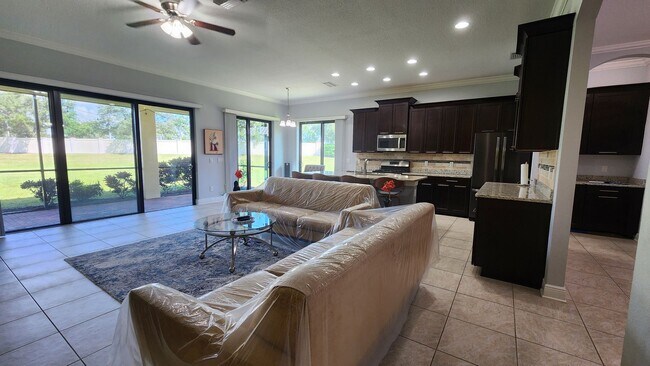 Foto del edificio - Lakeview Turnkey Furnished Home with Resor...