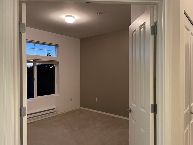 2nd bedroom - 6117 Isaac Ave SE