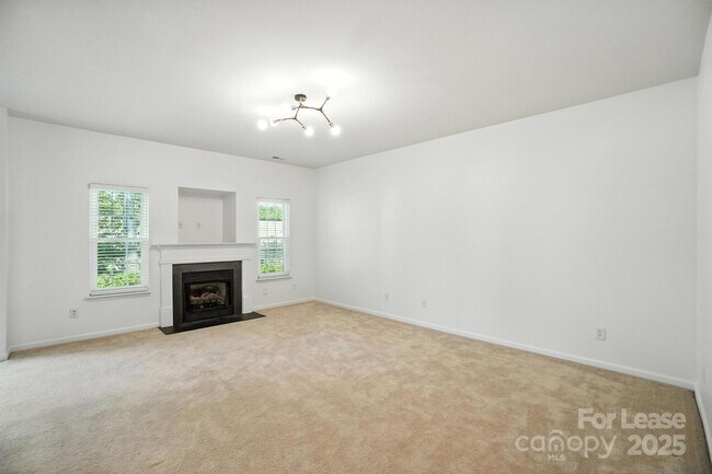 Building Photo - 15554 Stronvar House Ln