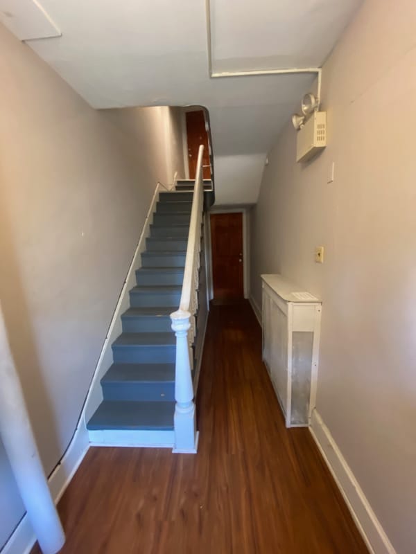 Building Photo - 423 E Main St