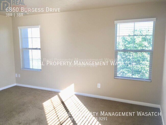 Building Photo - 3 Bedroom 2.5 Bath Tooele