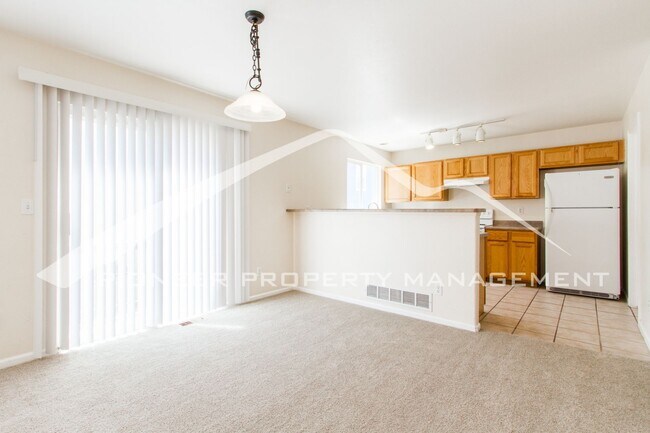 Foto del edificio - Cozy Home with Two Car Garage and Fenced Back Yard