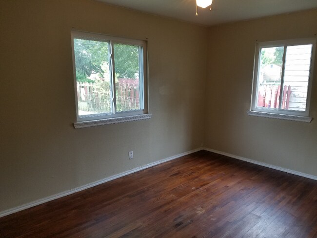 Building Photo - 448 NE Elmhurst Ave