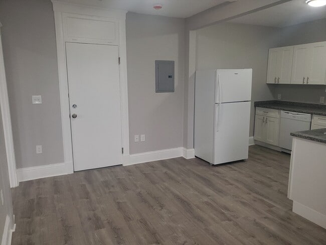 Building Photo - 738 Washington St