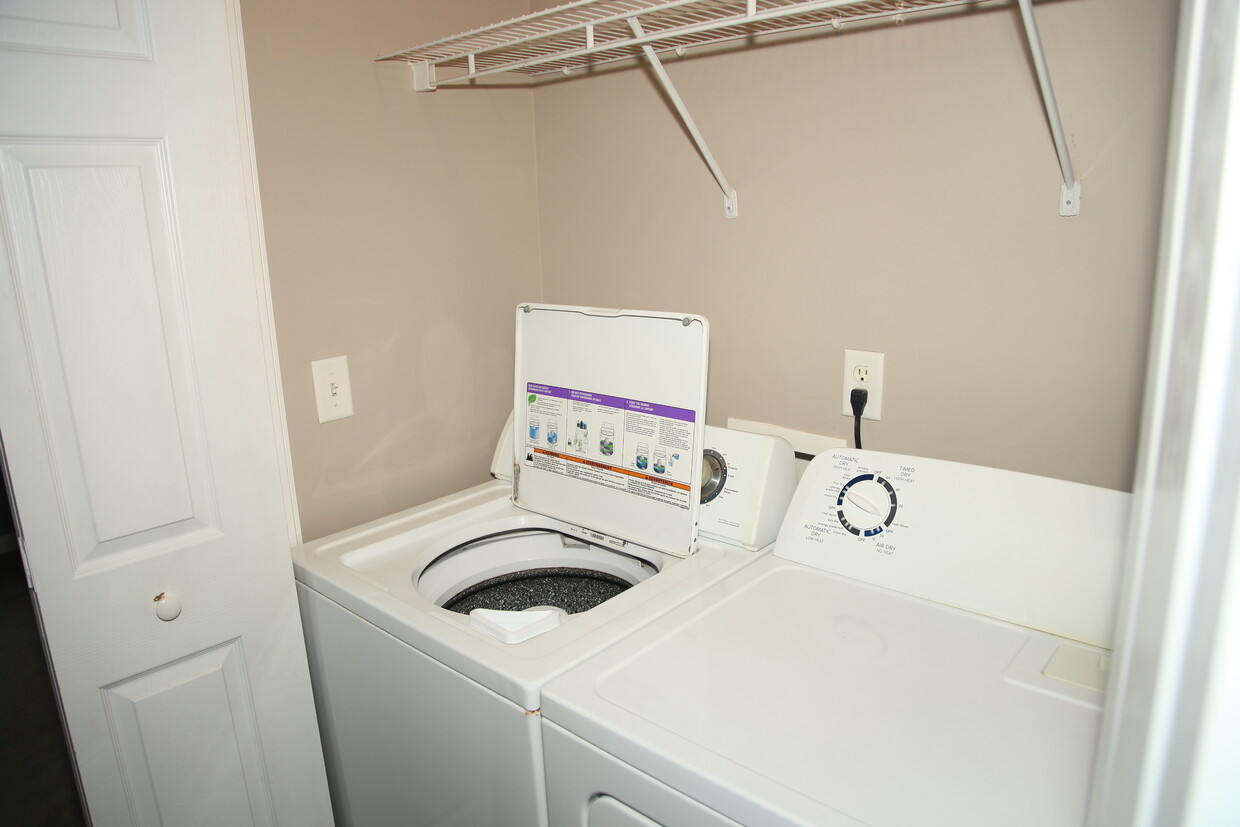 Laundry room - washer and dryer included - 1151 Riverside Terrace