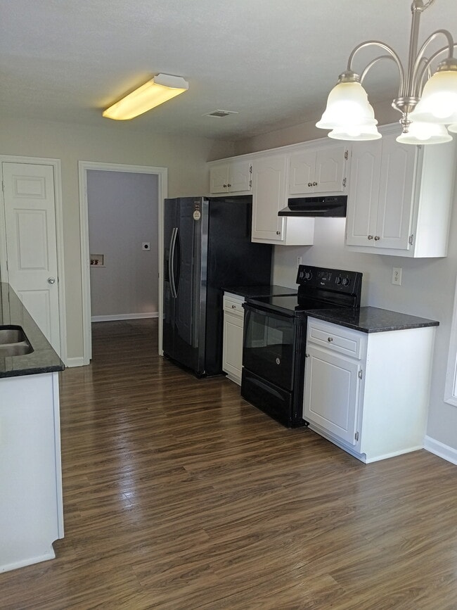 Building Photo - 2890 Conniston Dr