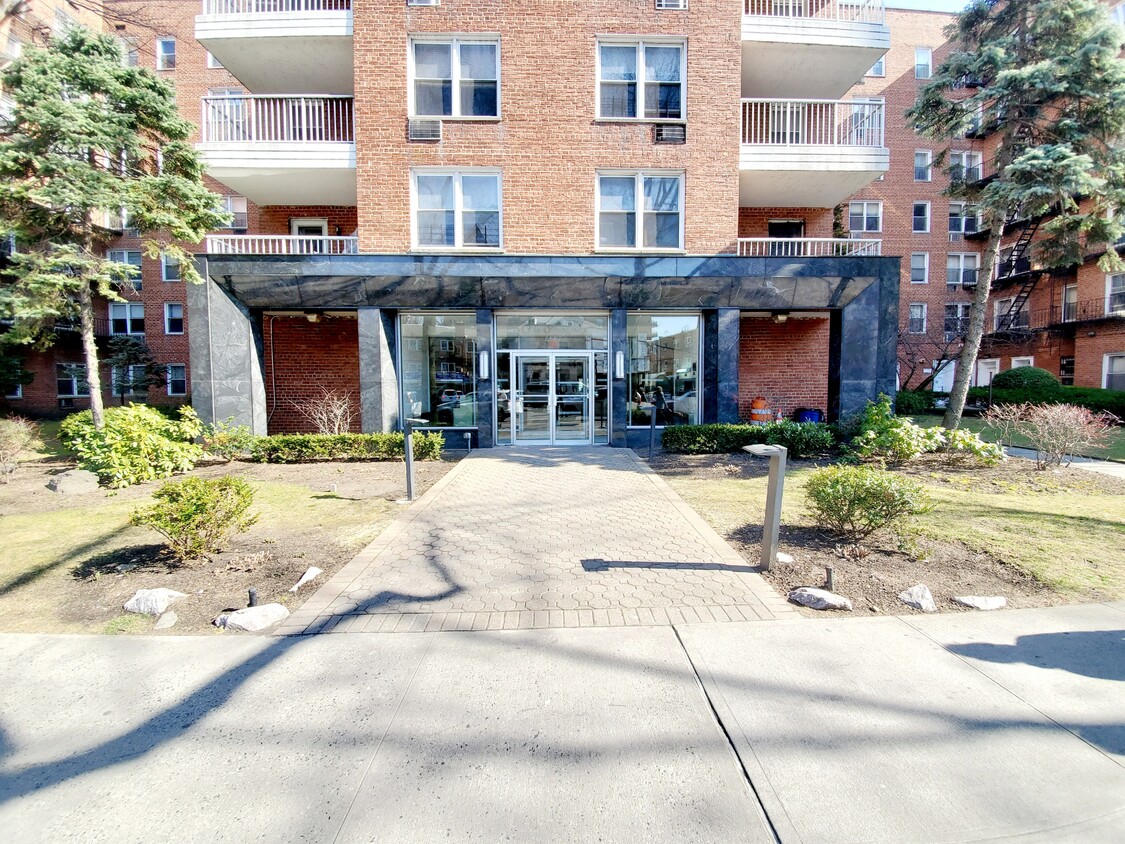 Foto principal - 4265 Kissena Blvd