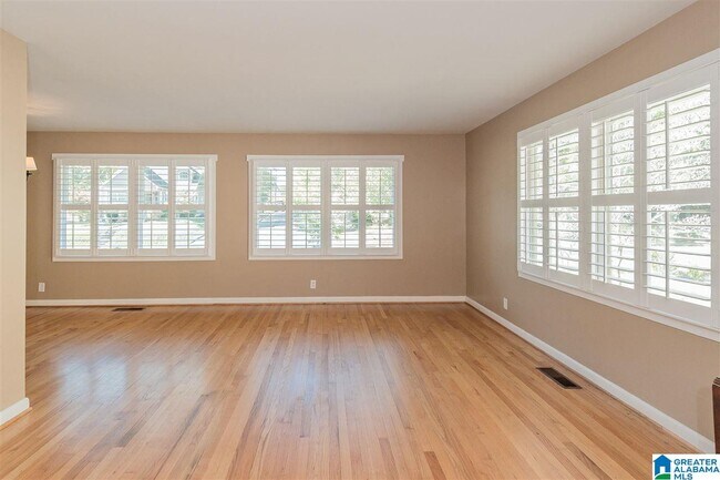 Foto del edificio - 615 Broadway St