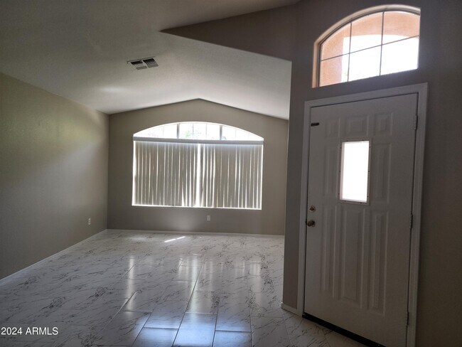 Building Photo - 1454 E Comstock Dr