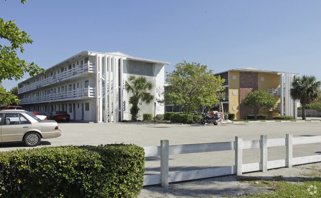 Poinsettia Club Apartaments - 5400 N Flagler Dr