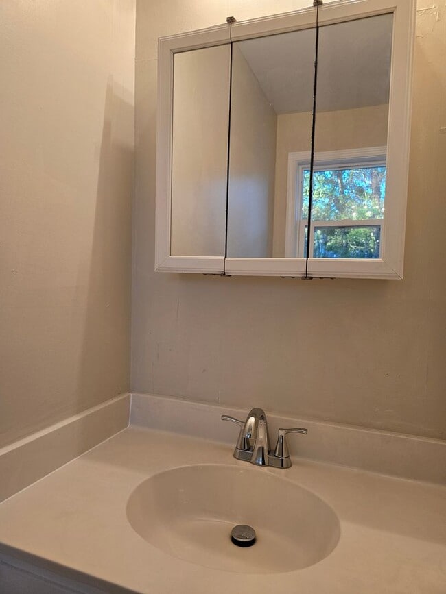 Building Photo - Renovated 3BR home in Sangaree