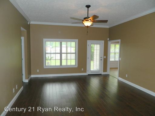 Building Photo - 1802 Glencoe Dr