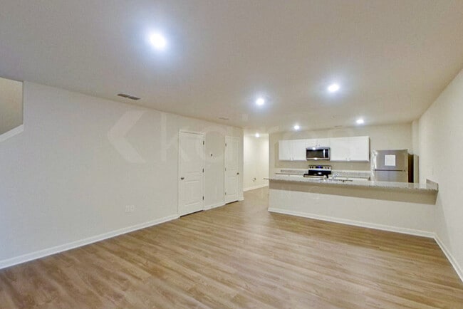 Building Photo - 320 Ironwood Ct
