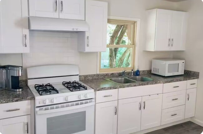 Photo - 395 Brimblecom Rd Apartment