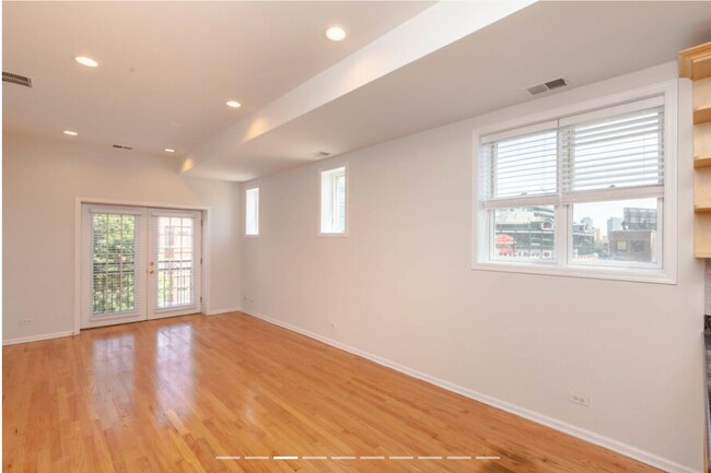 Building Photo - 1119 W Addison St