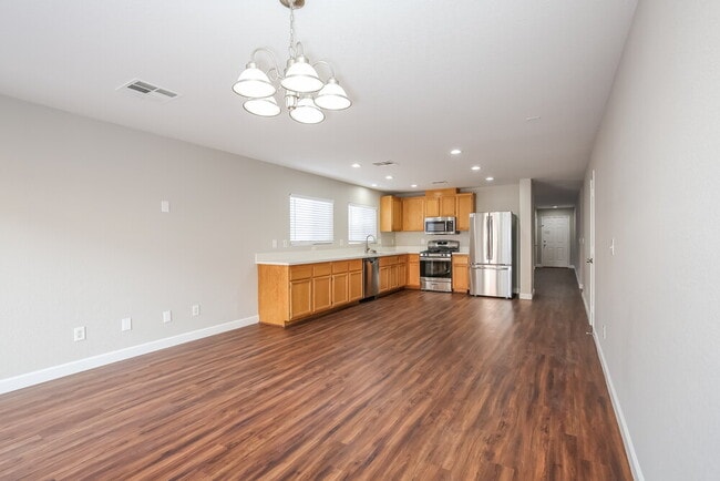 Foto del edificio - 5016 Charlo Dr