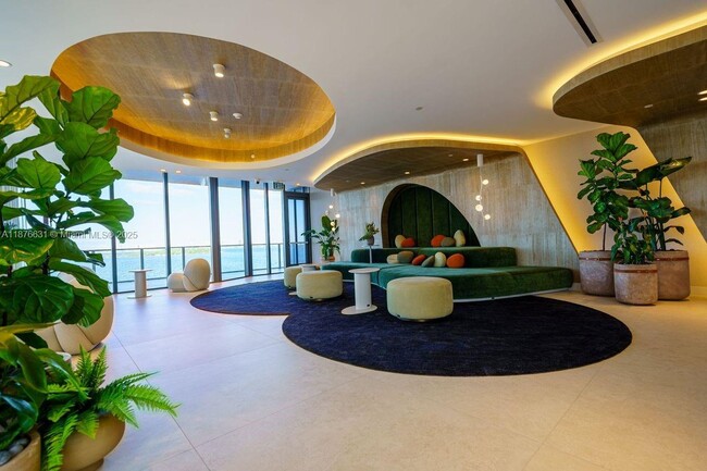 Foto del edificio - 700 NE 24th St