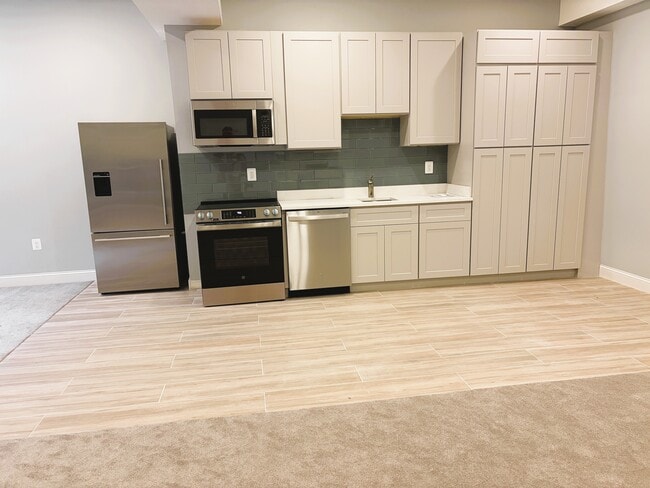 Kitchenette - 9805 Hillridge Dr