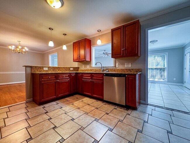 Building Photo - Beautiful Tri Level Home in Vanstory Hills