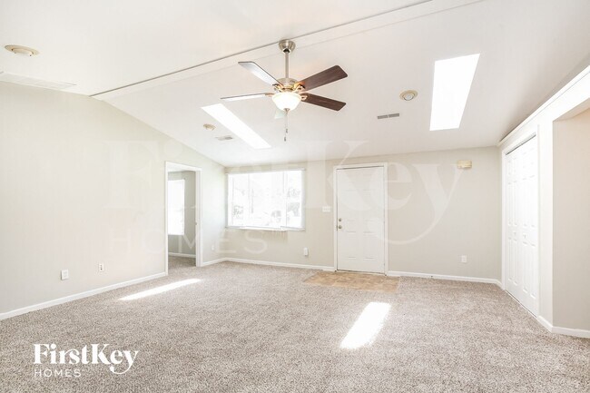 Building Photo - 3312 S Parker Ave